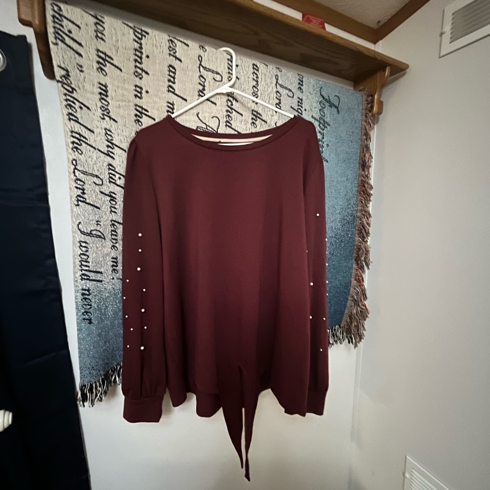 Women’s Blouse with pearls on sleeves